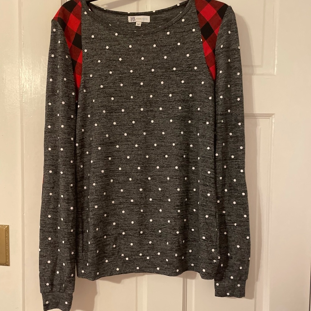 Very cute polka dot long sleeve top!!